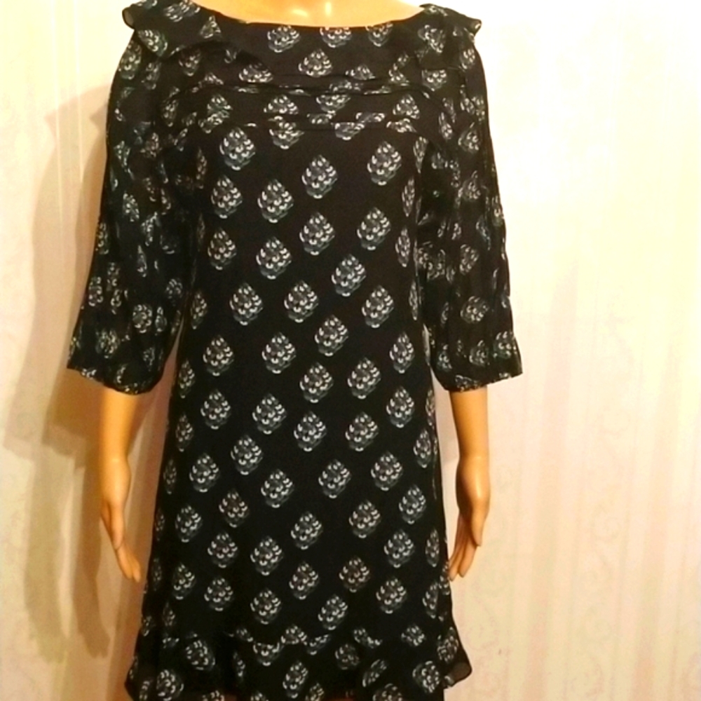 - 🌺Gorgeous silk DVF black shift dress with beautiful ruffle detailing Sz2